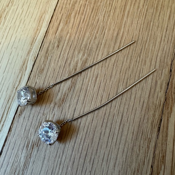 Vince Camuto crystal clear rhinestone dangle delicate earrings silver - Picture 4 of 4